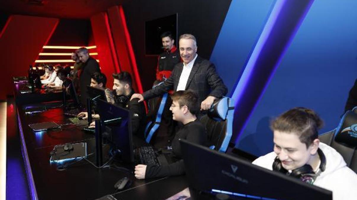Sultangazi Belediye Başkanı Dursun: E-sporda da çocuklarımızı yalnız bırakmıyoruz