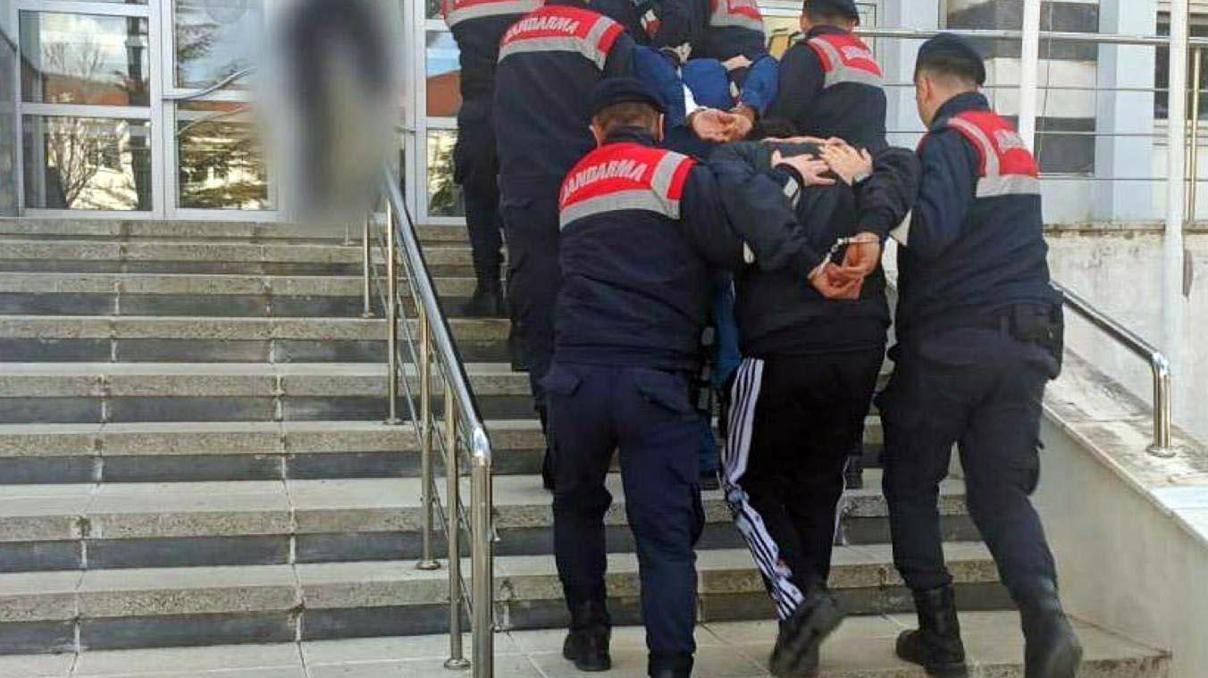 Tamir için eve çağırıp, zorla 1 milyon liralık senet imzalattılar Tamir için eve çağırıp, zorla 1 milyon liralık senet imzalattılar