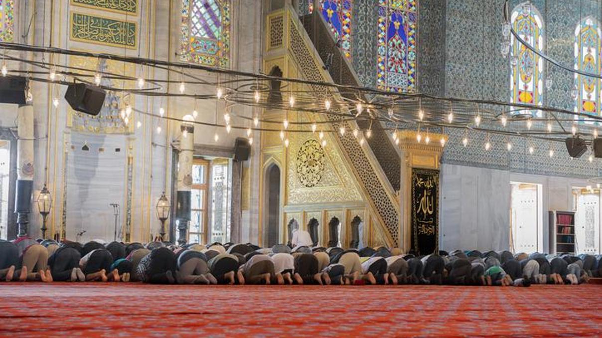 12 Nisan Cuma Hutbesi Konusu: Gözümüzün Nuru: Namaz