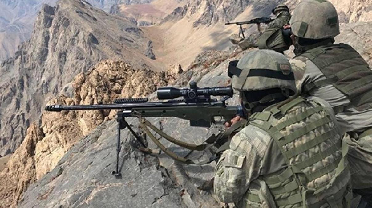 SON DAKİKA HABERİ: Fırat Kalkanı bölgesinde 4 terörist etkisiz hale getirildi SON DAKİKA HABERİ: Fırat Kalkanı bölgesinde 4 terörist etkisiz hale getirildi