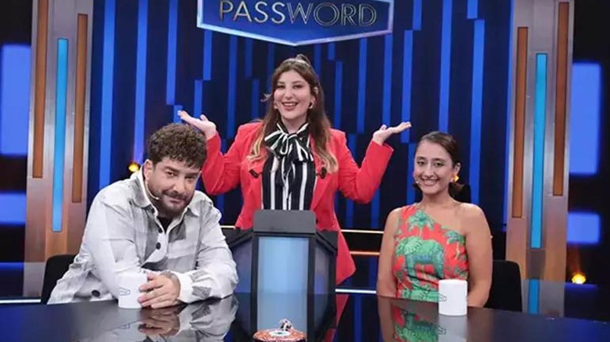 Passwordde Şebnem Bozoklu ve Enis Arıkanın konuğu Ecem Erkek