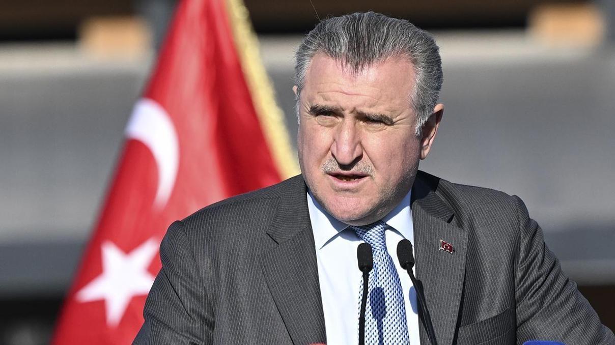 Depremin yaraları sarılmaya devam ediliyor Afetten etkilenen gençlere 70 milyon lira destek Depremin yaraları sarılmaya devam ediliyor Afetten etkilenen gençlere 70 milyon lira destek