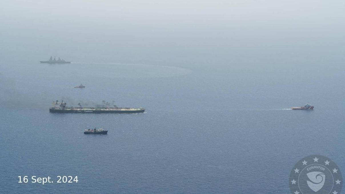 Husilerin vurduğu tanker, güvenli bölgeye çekildi Husilerin vurduğu tanker, güvenli bölgeye çekildi