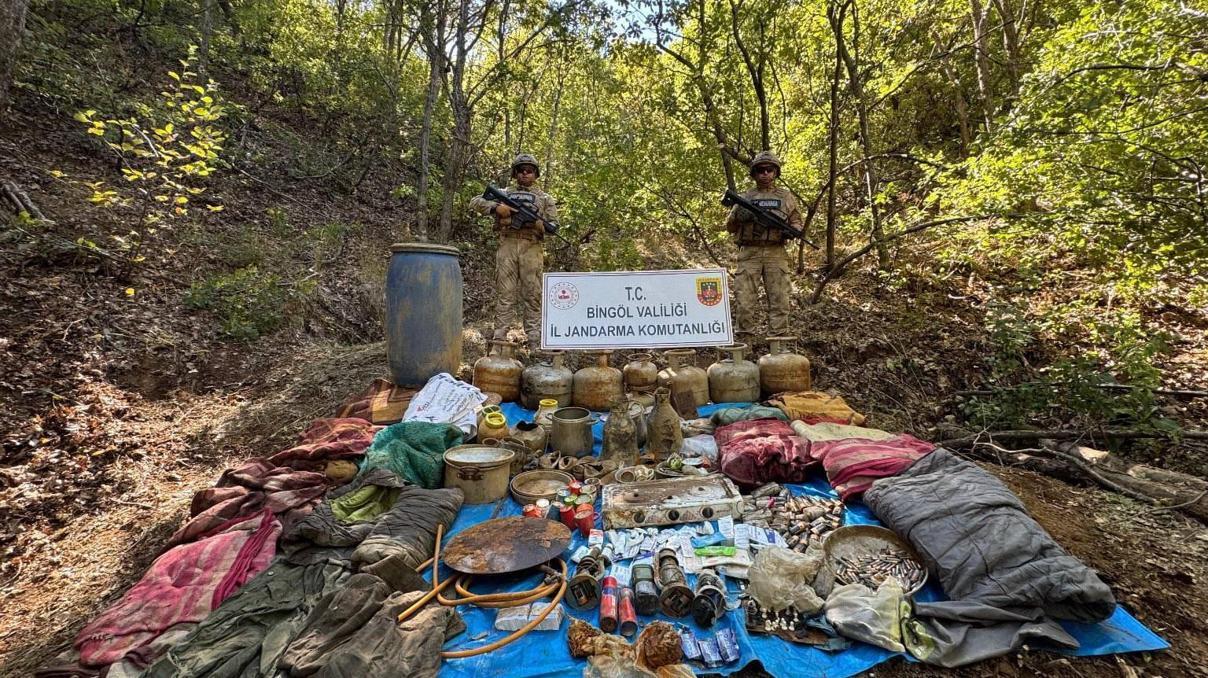 Bingöl’de terör örgütü PKK’ya ait 8 odalı sığınak imha edildi Bingöl’de terör örgütü PKK’ya ait 8 odalı sığınak imha edildi