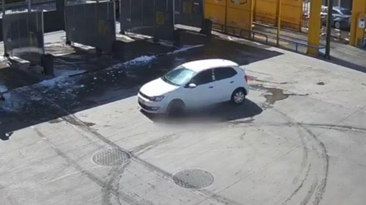 Akaryakıt istasyonunda drift attı, cezayı yedi Akaryakıt istasyonunda drift attı, cezayı yedi