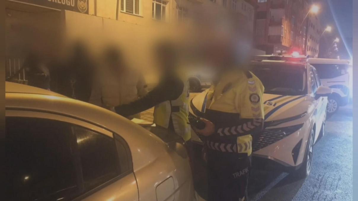 Drift yapan sürücü hem ehliyetinden hem aracından oldu Drift yapan sürücü hem ehliyetinden hem aracından oldu