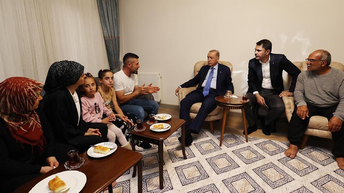 Cumhurbaşkanı Erdoğandan anahtar teslim törenin ardından sürpriz ziyaret Cumhurbaşkanı Erdoğandan anahtar teslim törenin ardından sürpriz ziyaret