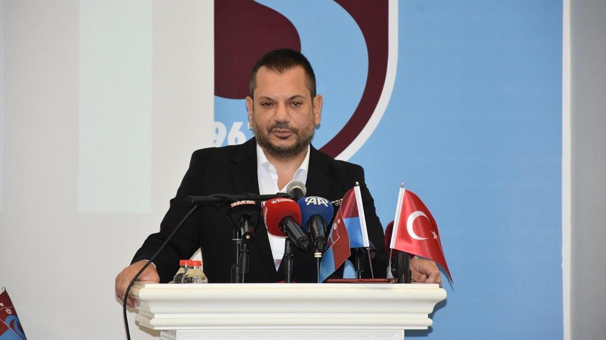 Trabzonsporda başkanlığa yeniden aday olan Ertuğrul Doğan, listesini Divan Başkanlık Kurulu Başkanlığına sundu Trabzonsporda başkanlığa yeniden aday olan Ertuğrul Doğan, listesini Divan Başkanlık Kurulu Başkanlığına sundu
