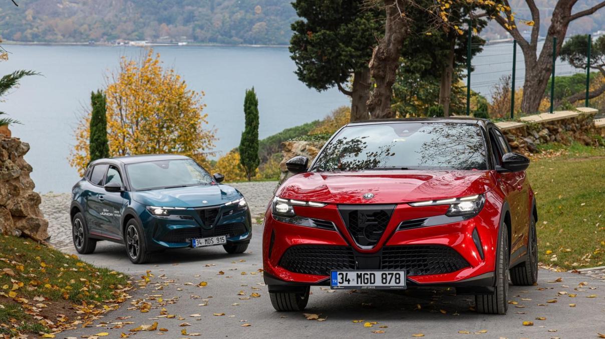 Alfa Romeo’nun yeni sUVu “Junior” yola çıktı Alfa Romeo’nun yeni sUVu “Junior” yola çıktı