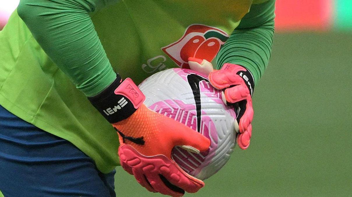 FIFA harekete geçti Kaleciler için yeni kural geliyor... FIFA harekete geçti Kaleciler için yeni kural geliyor...