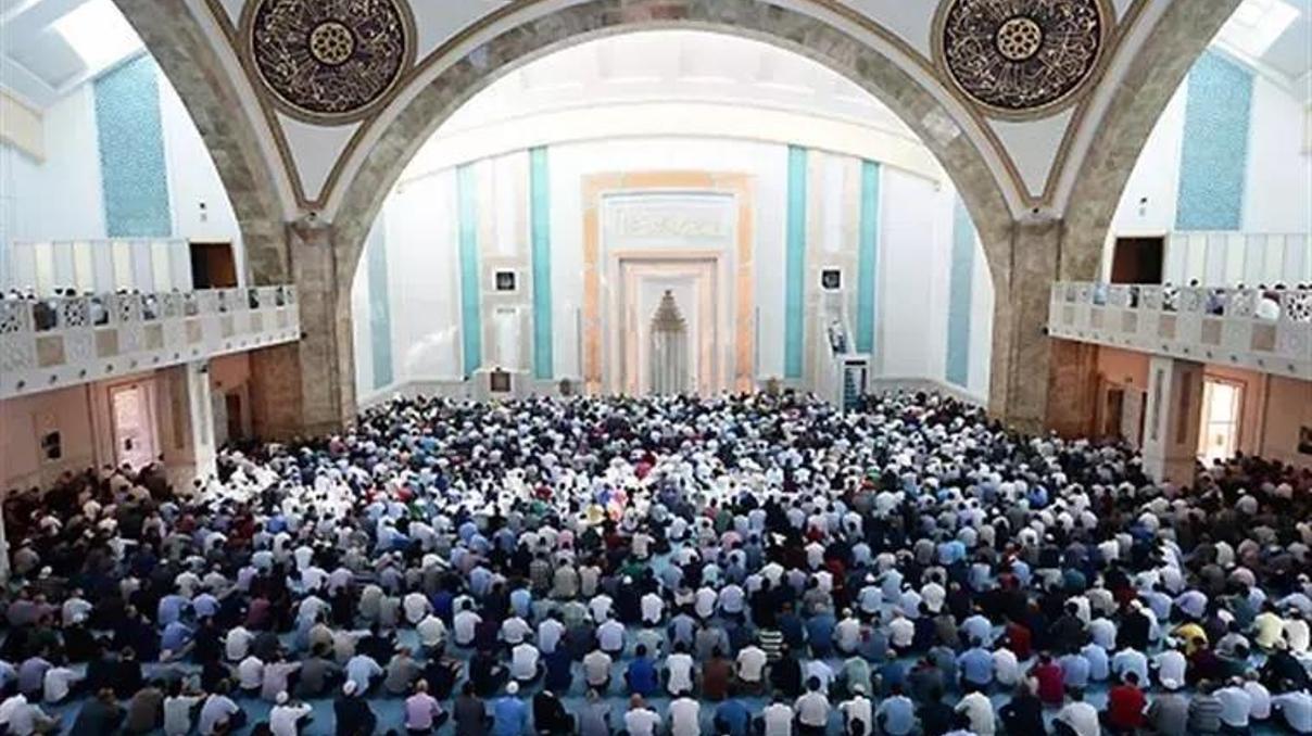 Kandil namazı camide saat kaçta kılınır Kandil namazı nasıl kılınır, tesbih namazı yatsıdan sonra kılınır mı Kandil namazı camide saat kaçta kılınır Kandil namazı nasıl kılınır, tesbih namazı yatsıdan sonra kılınır mı