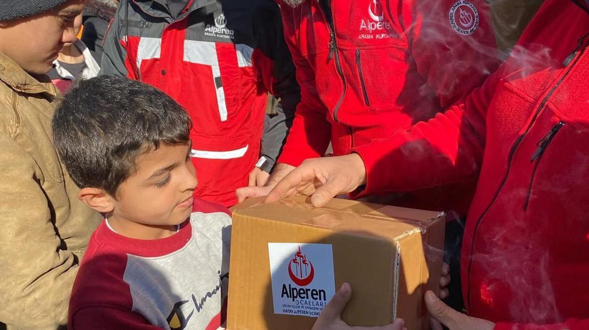 Lazkiyede Suriyelilere gıda ve giyim yardımı Lazkiyede Suriyelilere gıda ve giyim yardımı