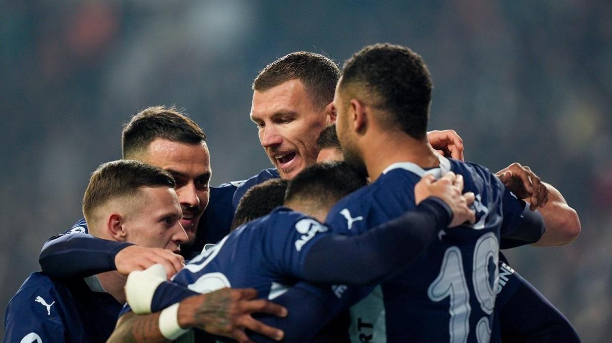 Kanarya, Konyada 3 puanı 3 golle aldı Konyaspor 2-3 Fenerbahçe Maç Özeti Kanarya, Konyada 3 puanı 3 golle aldı Konyaspor 2-3 Fenerbahçe Maç Özeti