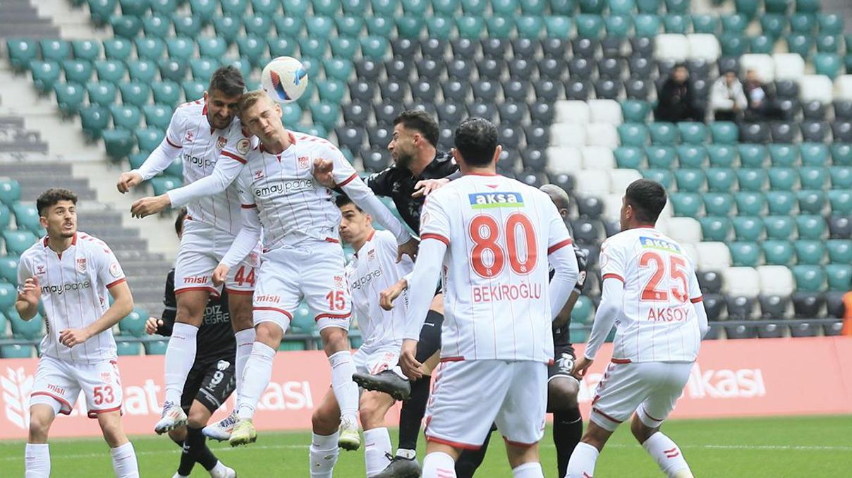 Sivasspor hükmen mağlup Kocaelispor maçında Murat Paluli oynamıştı Sivasspor hükmen mağlup Kocaelispor maçında Murat Paluli oynamıştı
