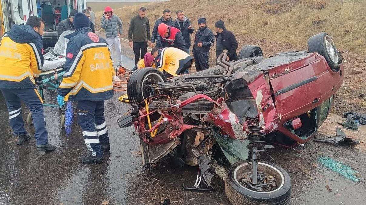 Nevşehirde devrilen otomobildeki 3 kişi yaralandı Nevşehirde devrilen otomobildeki 3 kişi yaralandı