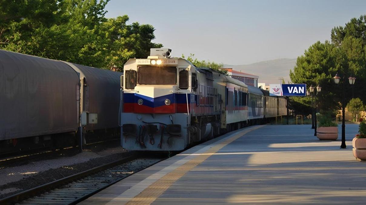 Tahran-Van tren biletleri satışa çıkıyor Tahran-Van tren biletleri satışa çıkıyor