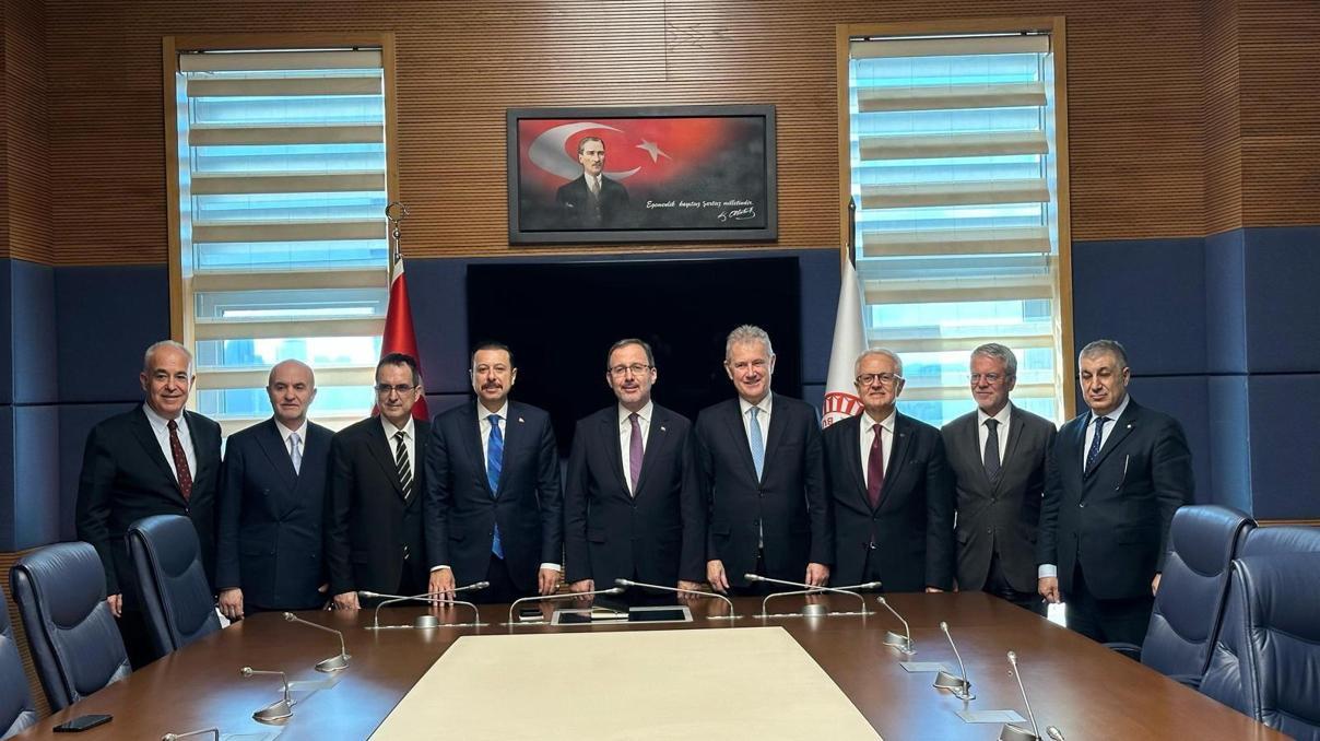 AK Parti İzmir Milletvekili Mehmet Kasapoğlundan İZTO’ya tam destek AK Parti İzmir Milletvekili Mehmet Kasapoğlundan İZTO’ya tam destek