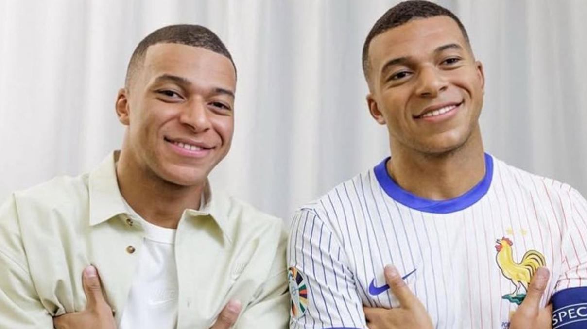 Kylian Mbappe, bal mumu heykelini ziyaret etti Kylian Mbappe, bal mumu heykelini ziyaret etti