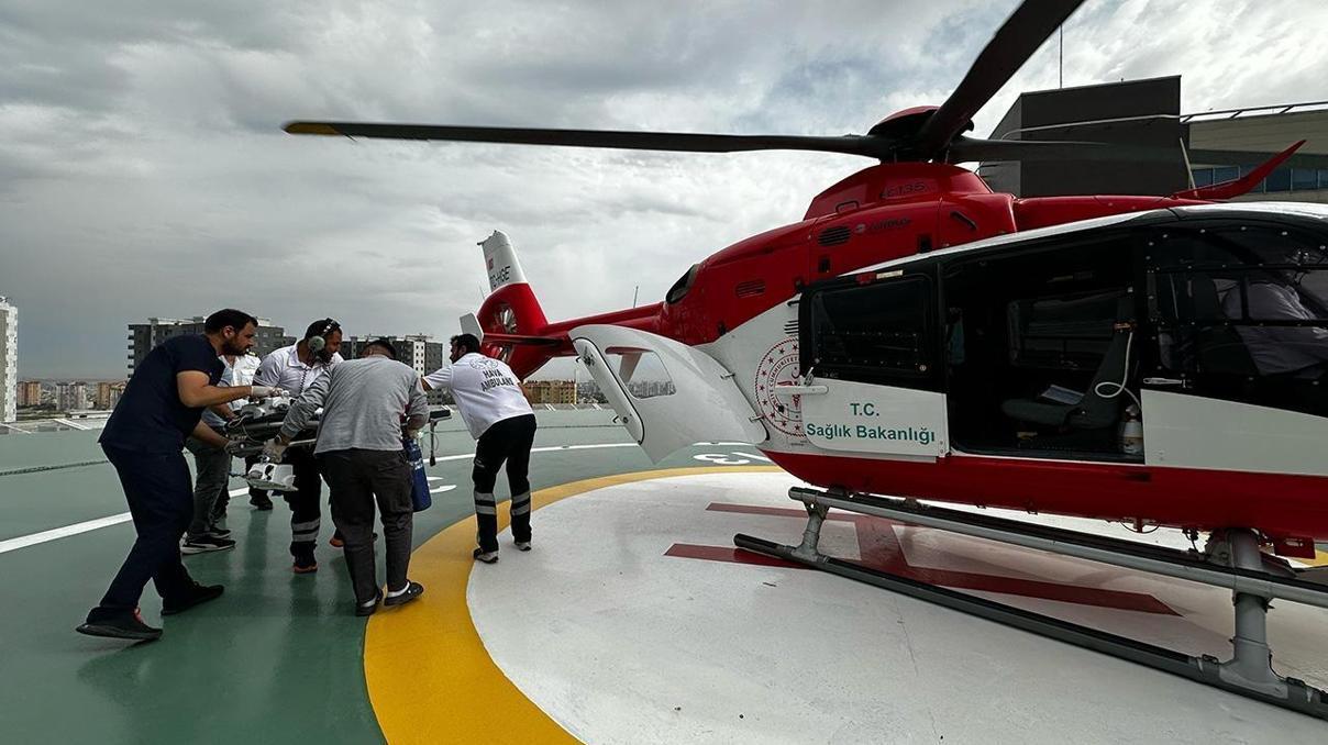 Mersinde ambulans helikopter 2 yaşındaki bebek için havalandı Mersinde ambulans helikopter 2 yaşındaki bebek için havalandı