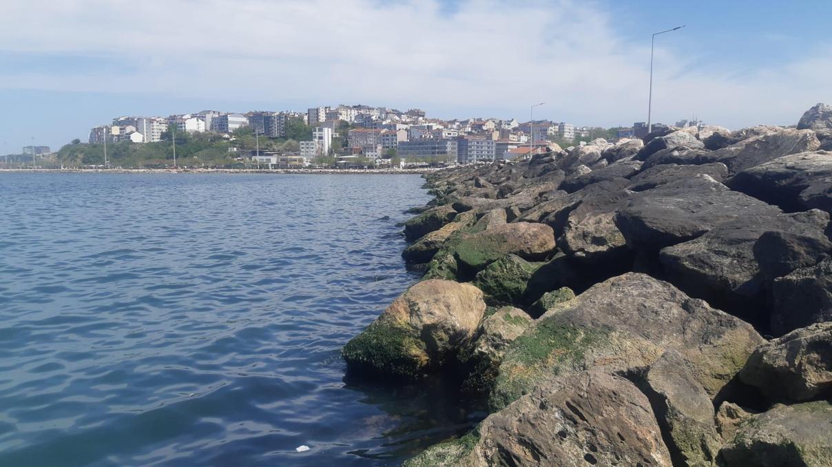 Bandırma’da sahildeki kayalıklar arasında ceset bulundu Bandırma’da sahildeki kayalıklar arasında ceset bulundu