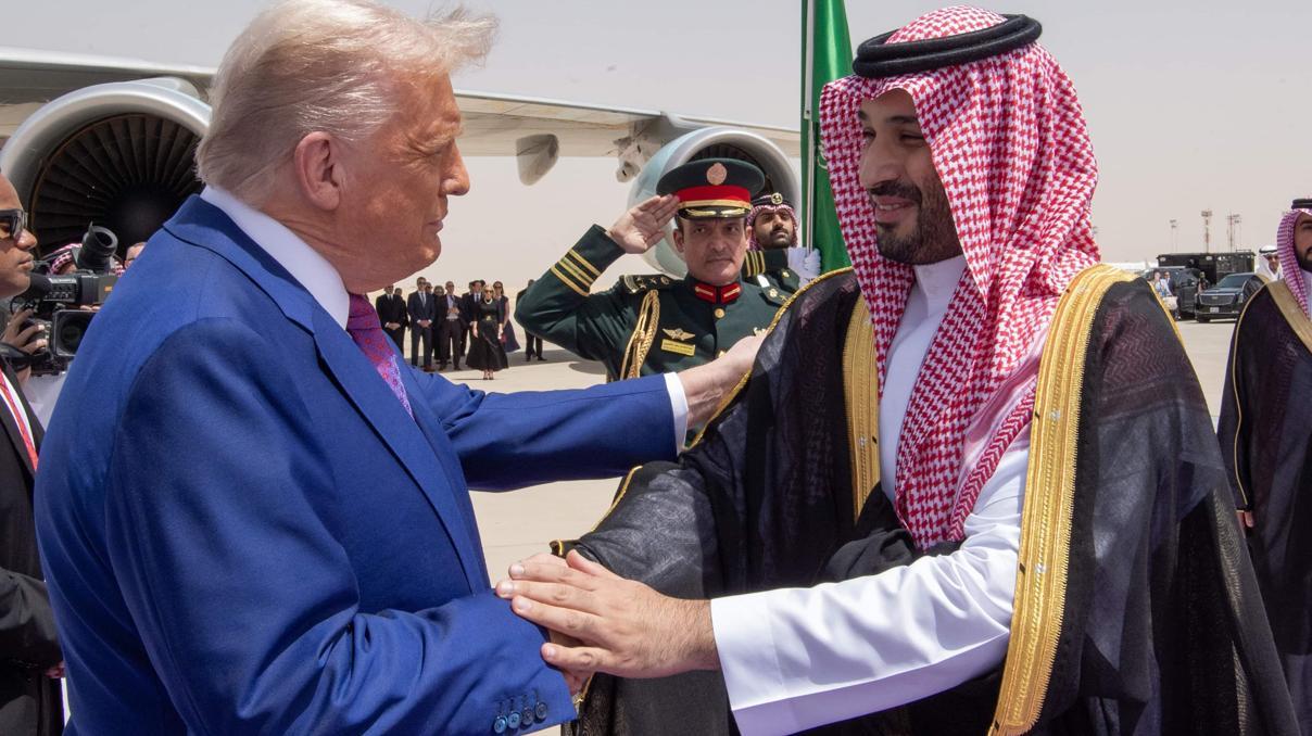Trump ve Suudi Arabistan arasındaki yapay zekâ anlaşmaları Nvidia hisselerini uçurdu Trump ve Suudi Arabistan arasındaki yapay zekâ anlaşmaları Nvidia hisselerini uçurdu