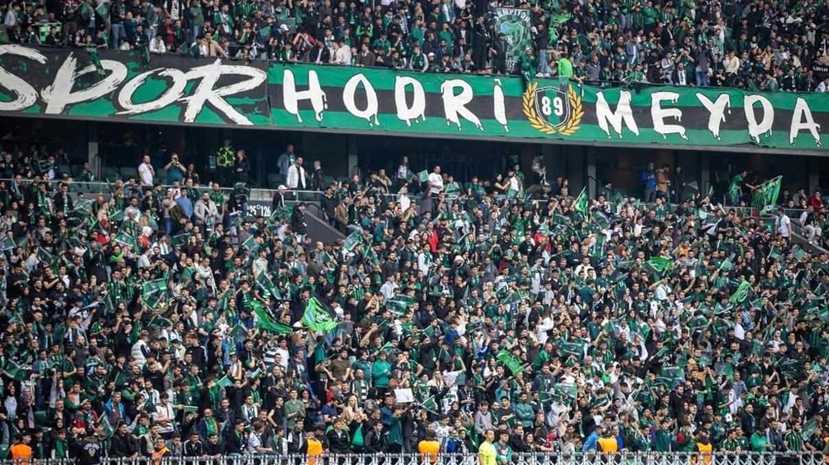 Süper Lige yükselen Kocaelispor, kombine bilet fiyatlarını duyurdu Süper Lige yükselen Kocaelispor, kombine bilet fiyatlarını duyurdu