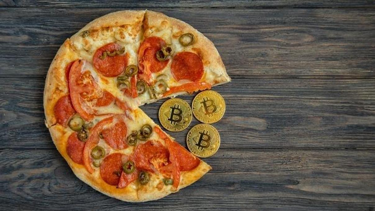 O pizza bugün 1 MİLYAR DOLAR Her bir dilimi servet değerinde… O pizza bugün 1 MİLYAR DOLAR Her bir dilimi servet değerinde…
