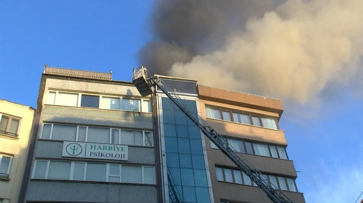İstanbul - Şişli’de restoranda çıkan yangın söndürüldü İstanbul - Şişli’de restoranda çıkan yangın söndürüldü