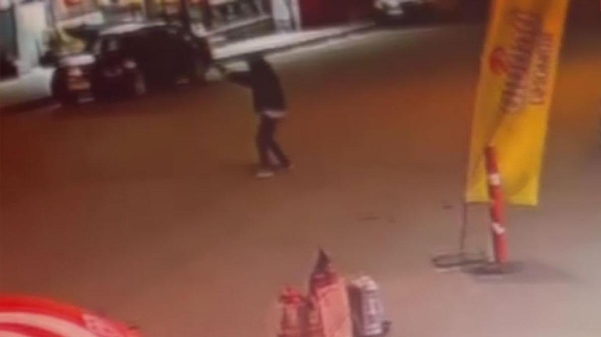 İstanbul- Sultangazide iş yerine silahlı saldırı kamerada