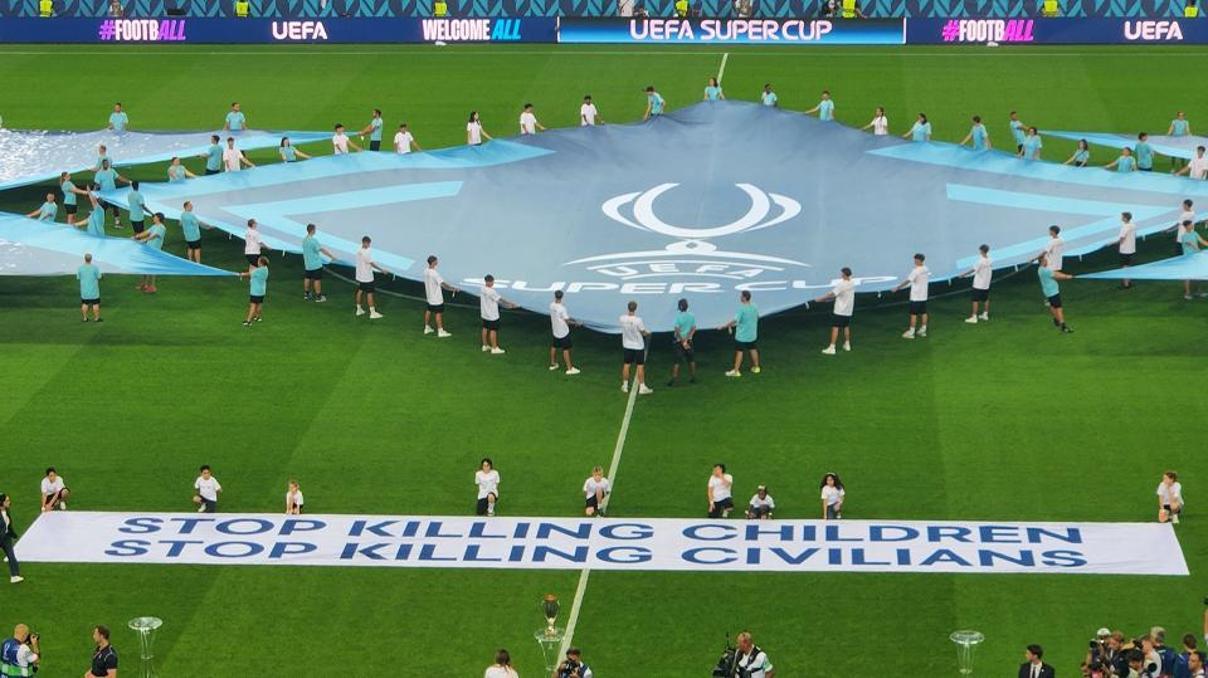 UEFAnın PSG-Tottenham maçı öncesi açtığı pankart tartışma yarattı: Yine İsrail diyemedi UEFAnın PSG-Tottenham maçı öncesi açtığı pankart tartışma yarattı: Yine İsrail diyemedi
