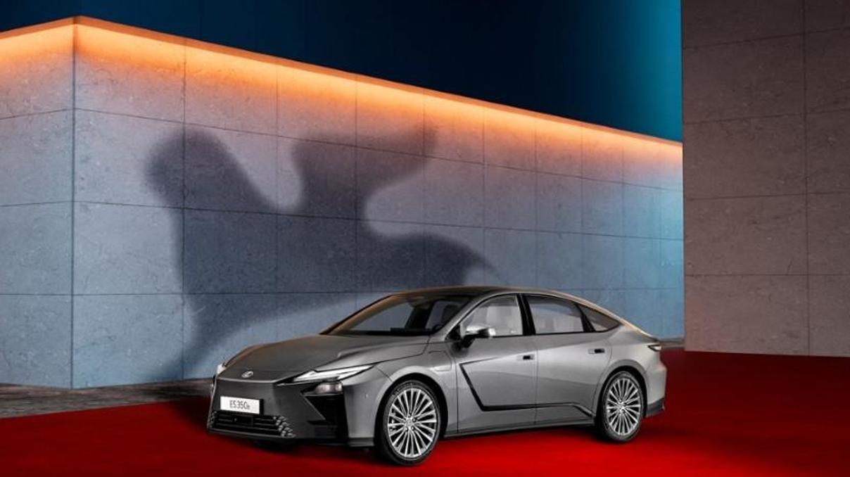 Yeni Lexus ES Sedan Venedikte tanıtılacak