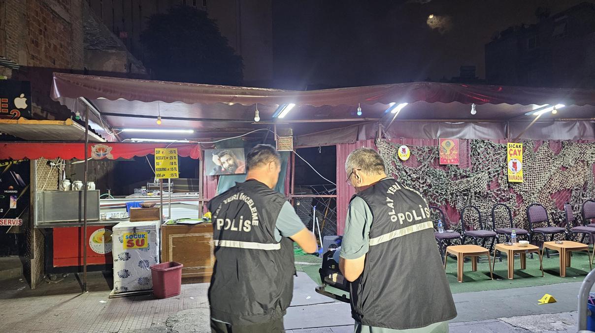 Adanada çay ocağına silahlı saldırı: 2 yaralı