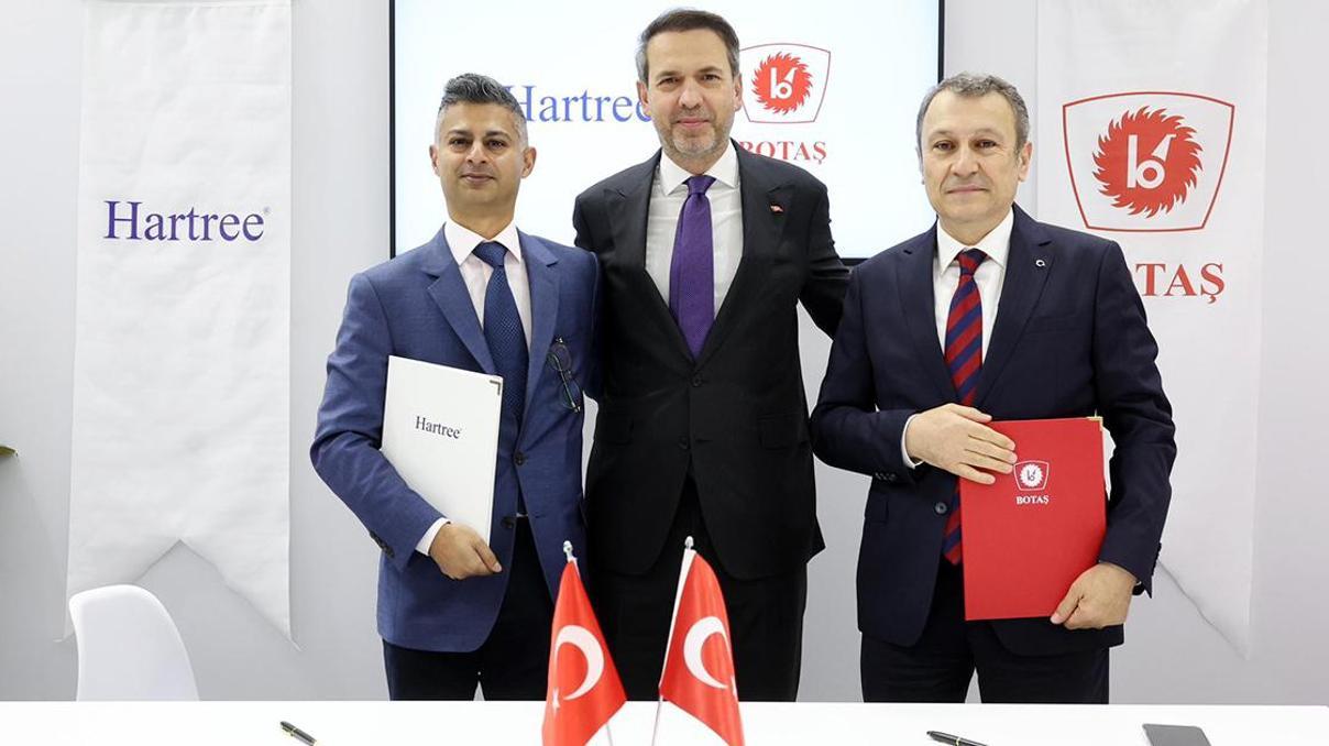 Bakan Bayraktar, imzalanan yeni LNG anlaşmalarını duyurdu Bakan Bayraktar, imzalanan yeni LNG anlaşmalarını duyurdu