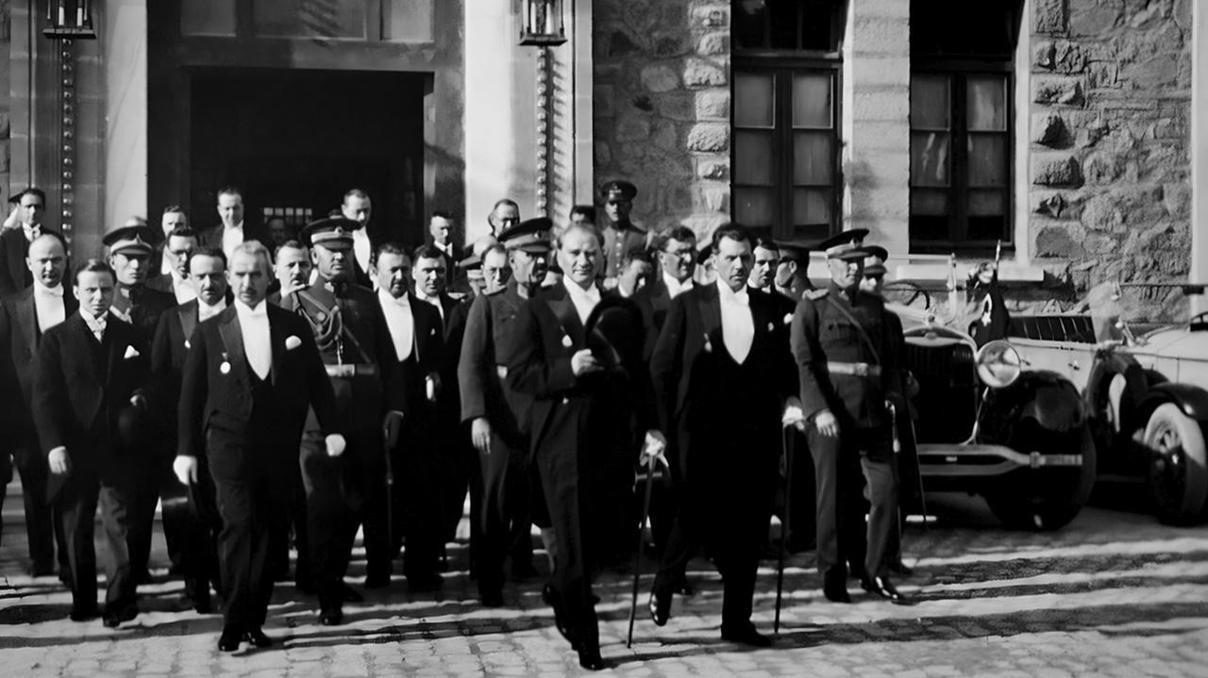 Türkiye Cumhuriyeti 102 yaşında Türkiye Cumhuriyeti 102 yaşında