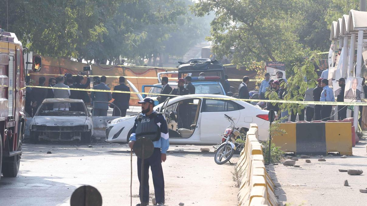 Pakistanda intihar saldırısında en az 12 kişi hayatını kaybetti