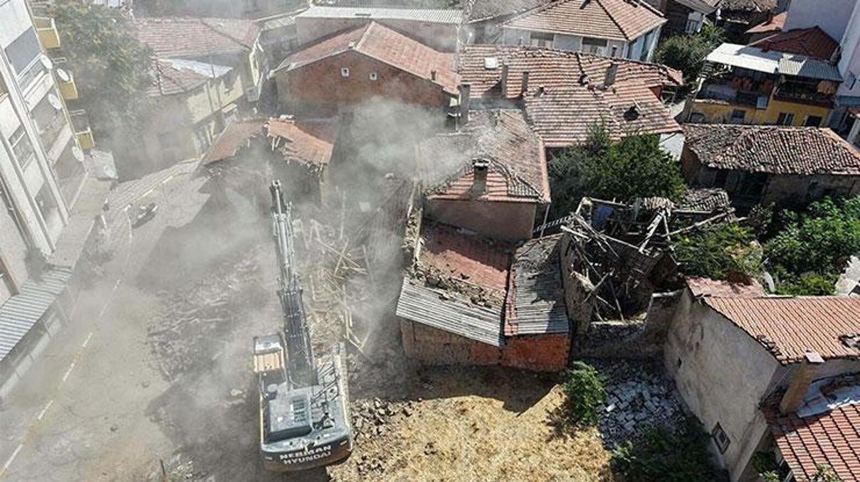 Prof. Dr. Sözbilir: Deprem fırtınası birkaç ay sürebilir Prof. Dr. Sözbilir: Deprem fırtınası birkaç ay sürebilir