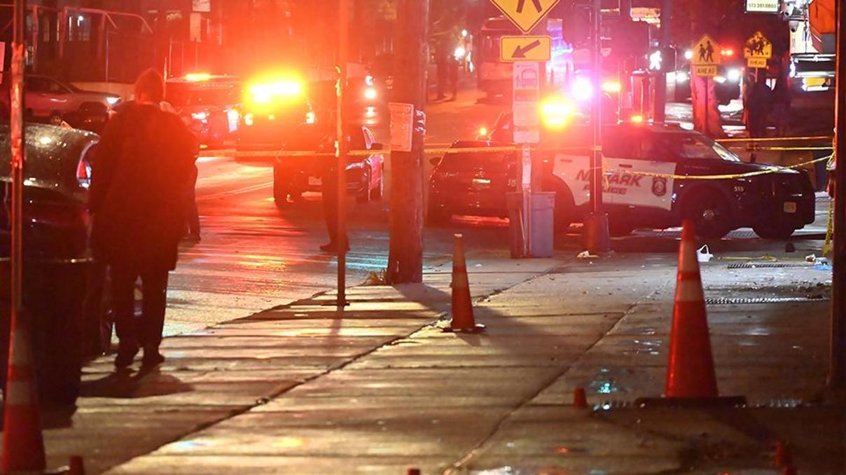 ABDde kanlı gece New Jerseyde silahlı saldırı: 1 çocuk 4 kişi hayatını kaybetti