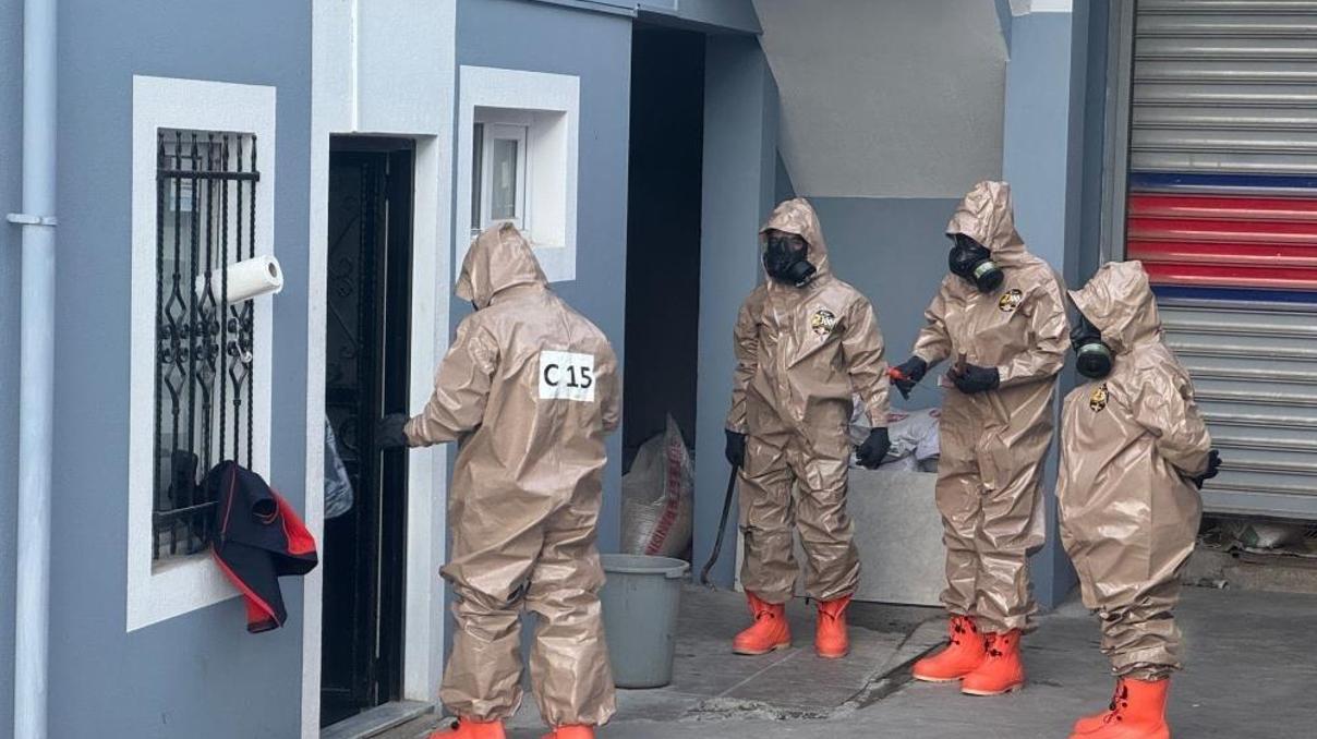 Muğlada zehirlenme vakası: 18 yaşındaki Neslinur Topal hayatını kaybetti AFAD evde siyanür tespit etti Muğlada zehirlenme vakası: 18 yaşındaki Neslinur Topal hayatını kaybetti AFAD evde siyanür tespit etti