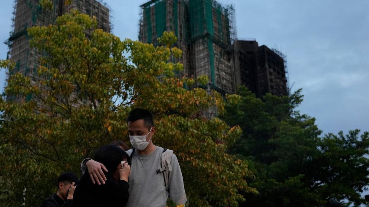 Hong Kong yangınında hayatını kaybedenlerin sayısı 156’ya yükseldi Hong Kong yangınında hayatını kaybedenlerin sayısı 156’ya yükseldi