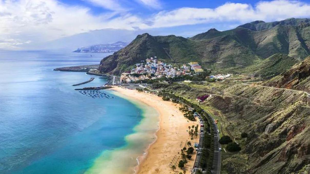 Tenerifede dev dalgalar 3 can aldı Tenerifede dev dalgalar 3 can aldı