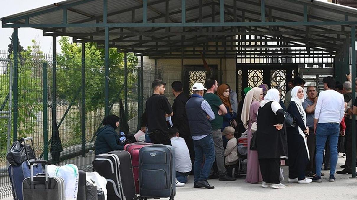 Bakan Yerlikaya sayıyı açıkladı Son 1 yılda kaç Suriyeli ülkesine döndü