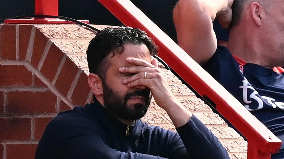 Manchester United, Ruben Amorimin görevine son verdi