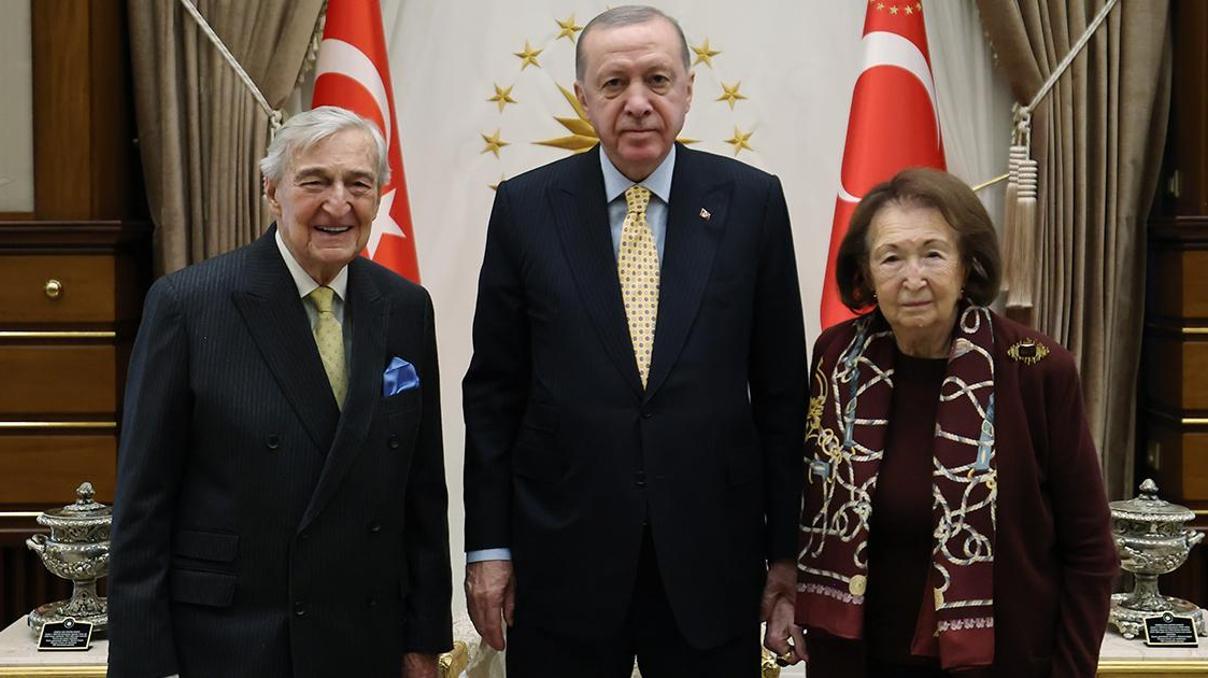 Cumhurbaşkanı Erdoğan, iş insanları Koç ve Arseli kabul etti Cumhurbaşkanı Erdoğan, iş insanları Koç ve Arseli kabul etti