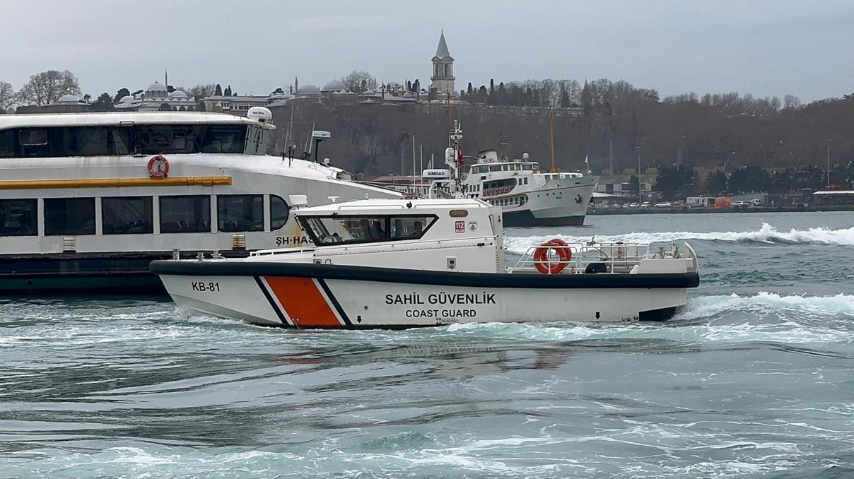 İstanbul, Beyoğlunda büyük panik: Denizde kadın cesedi bulundu İstanbul, Beyoğlunda büyük panik: Denizde kadın cesedi bulundu