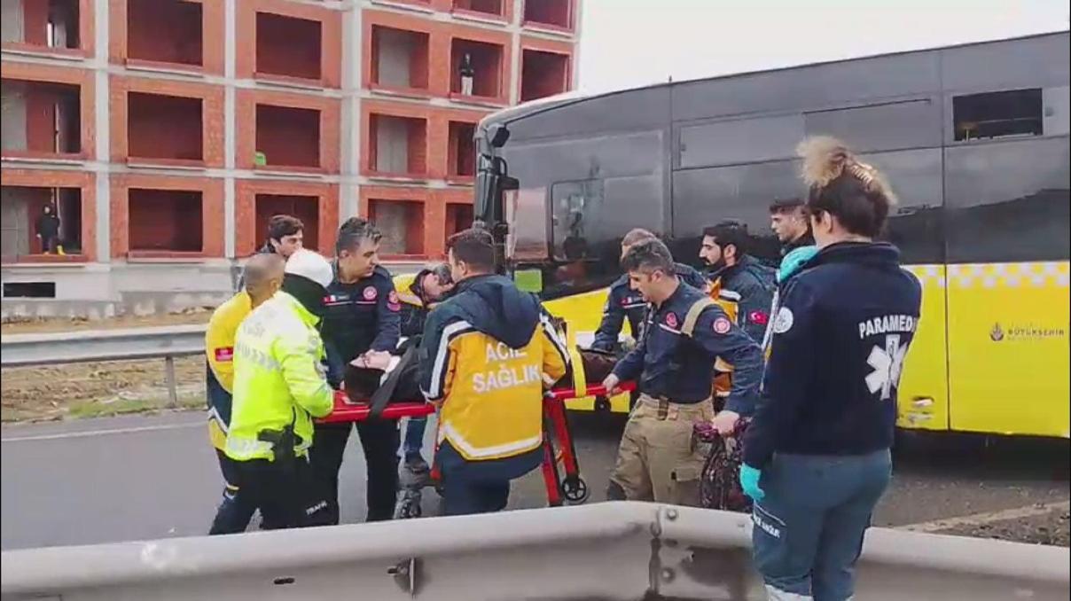 Büyükçekmecede İETT otobüsü kaza yaptı: 5 yaralı Büyükçekmecede İETT otobüsü kaza yaptı: 5 yaralı