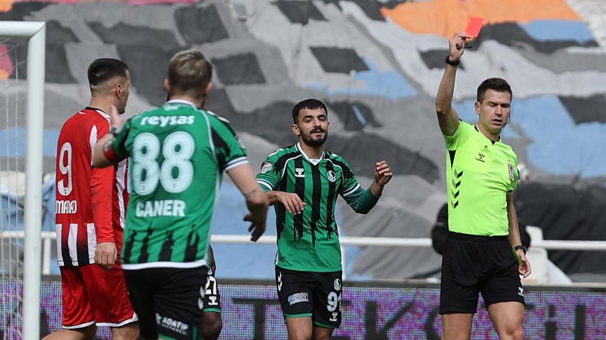 Caner Erkin, yine sinirlerine hâkim olamadı Bir kırmızı kart daha…