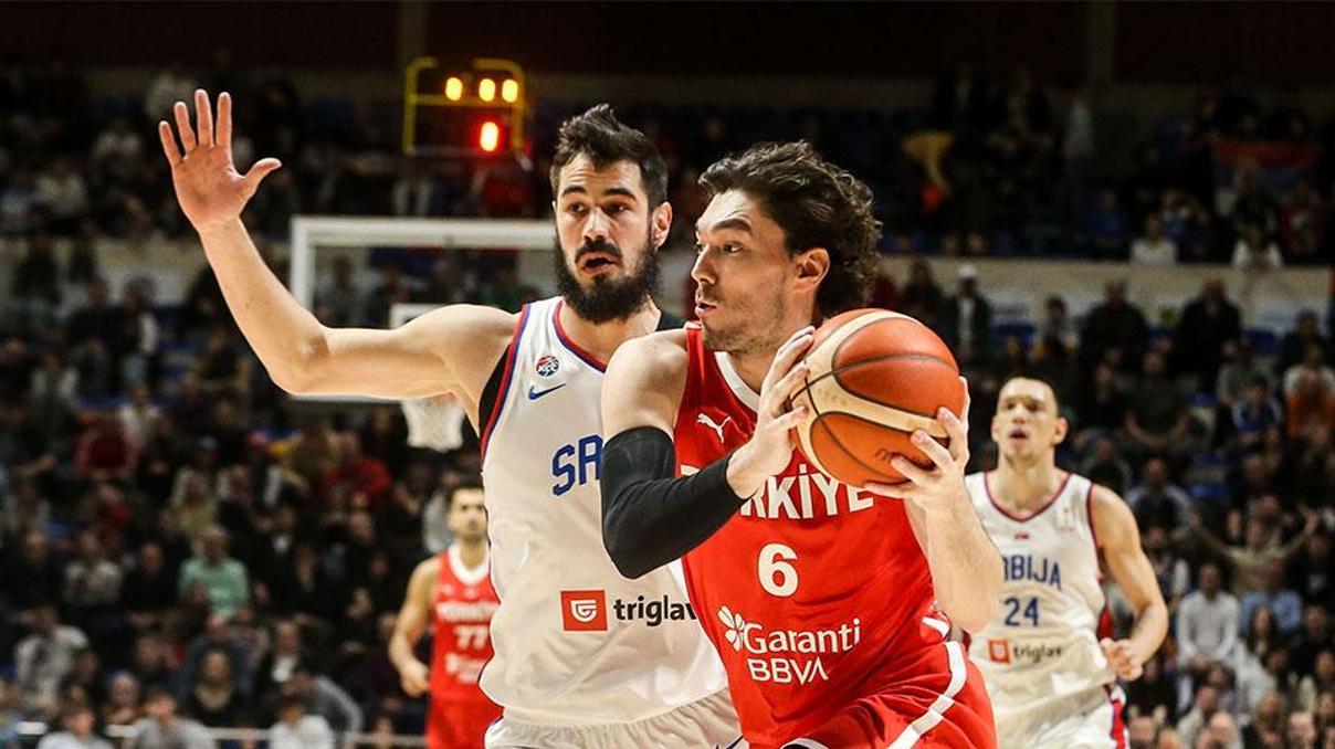 Belgradda tarihi gece: Sırbistanı deviren 12 Dev Adam 3te 3 yaptı Belgradda tarihi gece: Sırbistanı deviren 12 Dev Adam 3te 3 yaptı