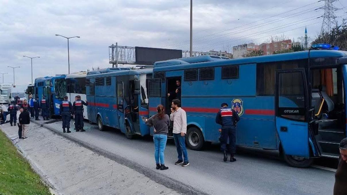 Bağcılarda 4 cezaevi sevk aracı kaza yaptı Yaralılar var