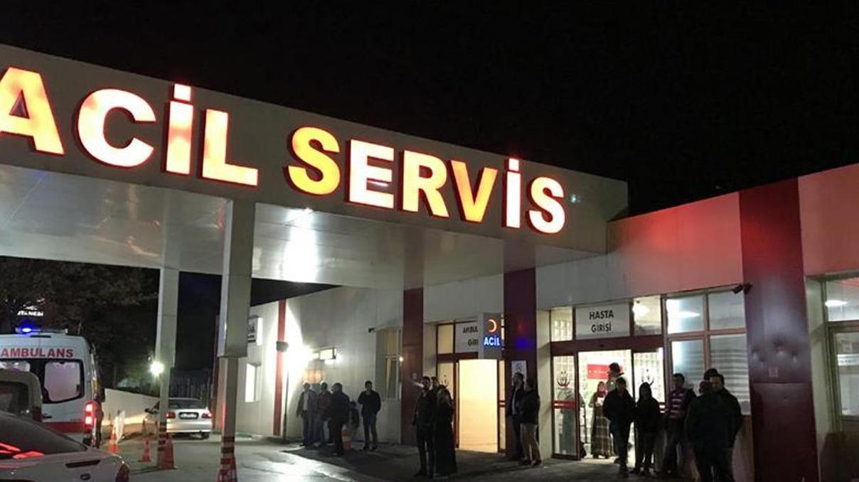 Kavga ihbarına gitmişlerdi 17 yaşındaki çocuk polisleri bıçakladı Kavga ihbarına gitmişlerdi 17 yaşındaki çocuk polisleri bıçakladı
