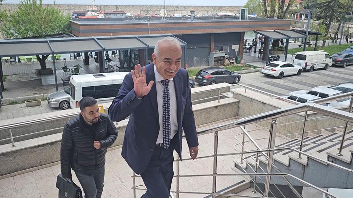 Eski belediye başkanı adliyede: Devrek Belediyesine yönelik yolsuzluk davası Eski belediye başkanı adliyede: Devrek Belediyesine yönelik yolsuzluk davası